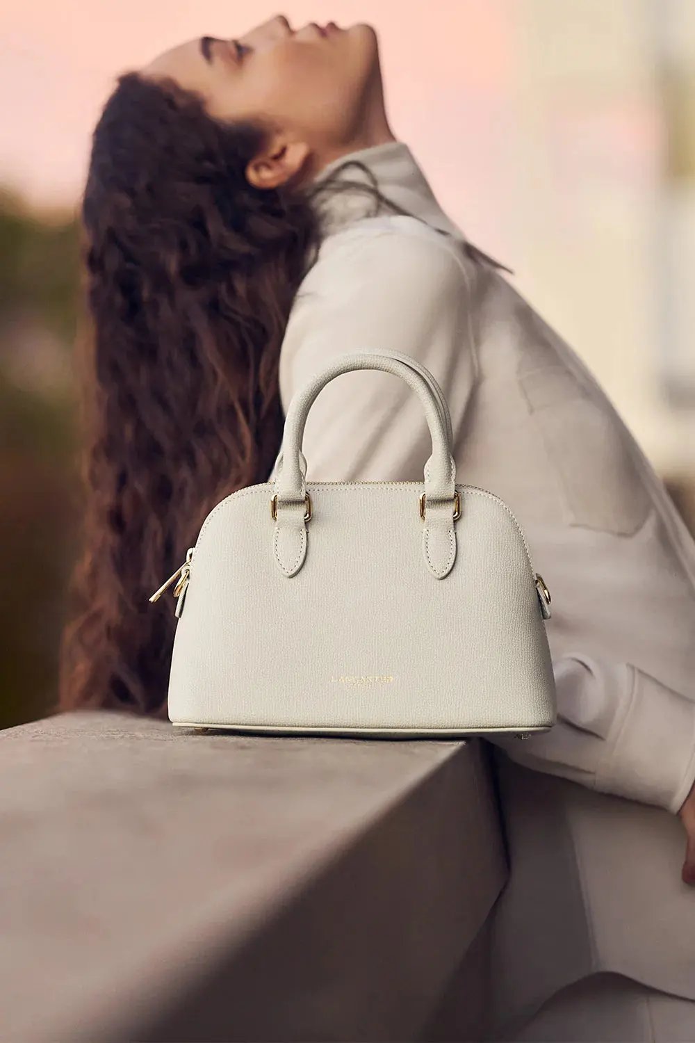 Halbmound Tasche Zippé M Sierra Jia Lancaster 538-002 Ivoire