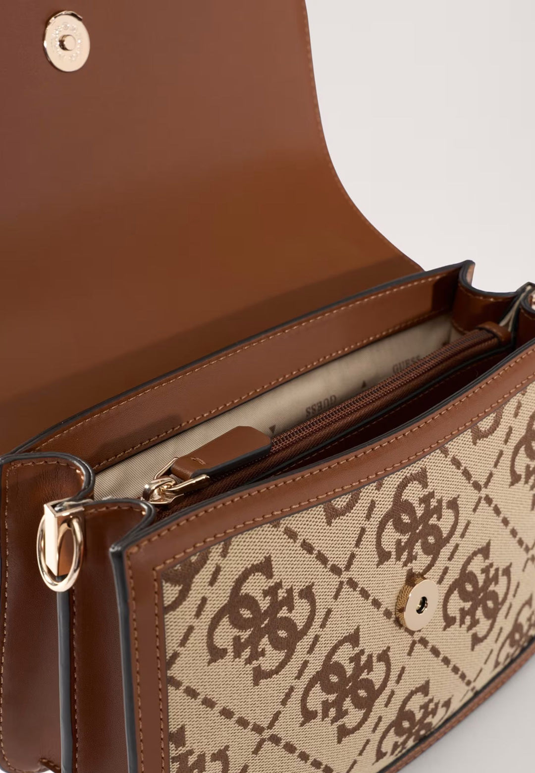 Guess Taske med klap Audrey Monogramme Latte Logo
