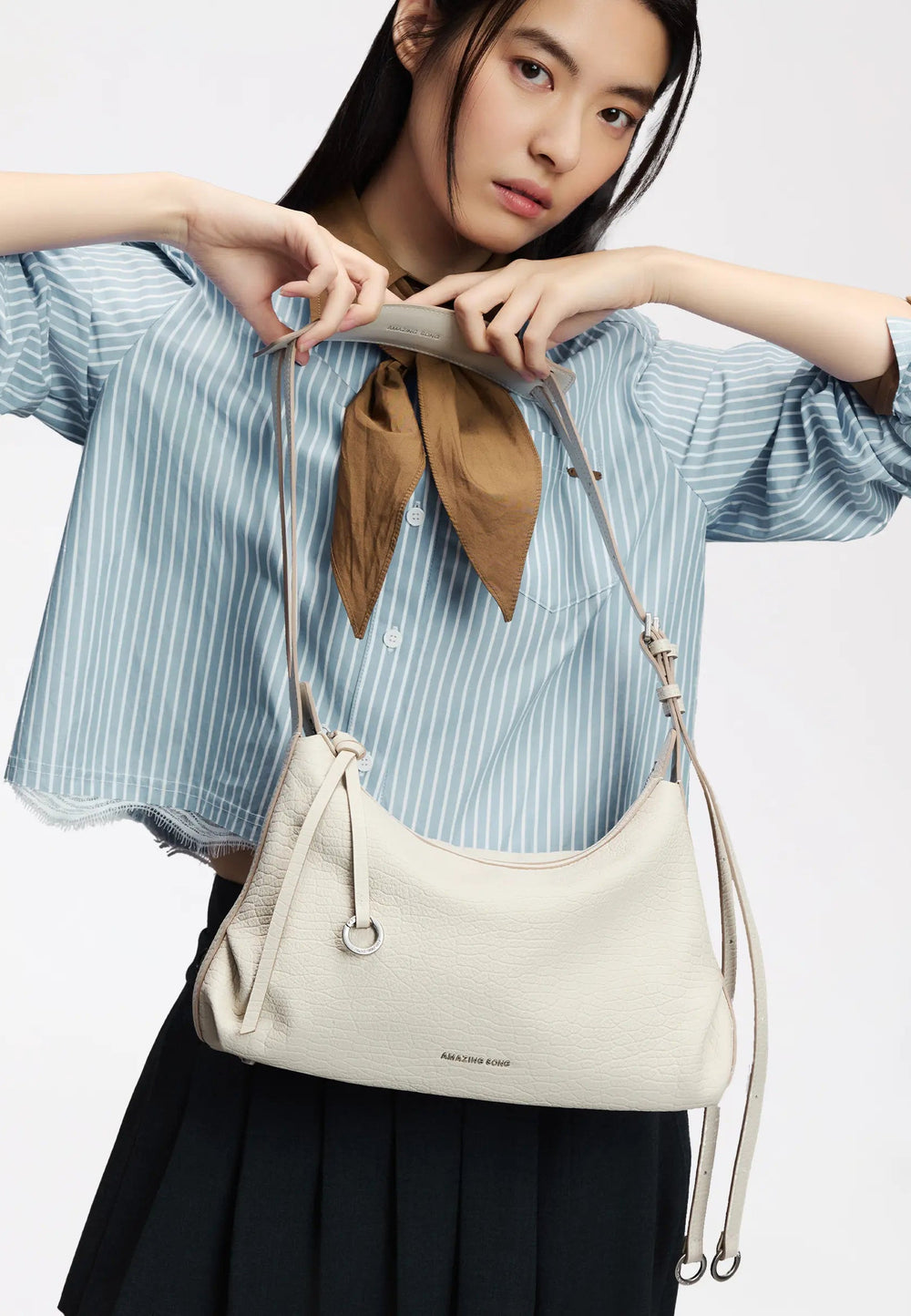 Amazing Song Sac Hobo Donut Small Cuir Fleur Blanc, vue portée