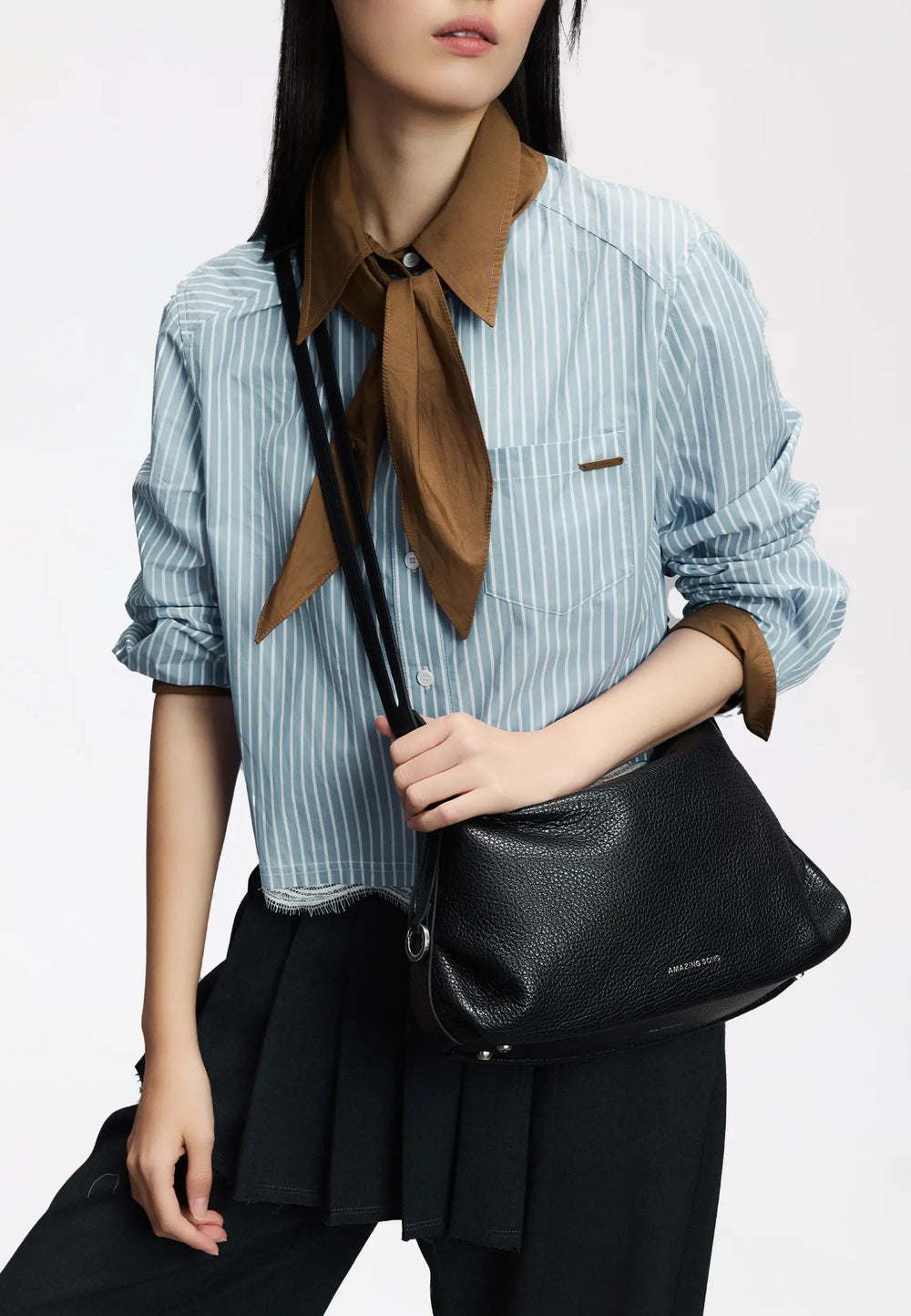Amazing Song Sac Hobo Donut Small Cuir Fleur Noir, vue portée